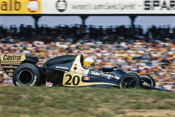 64 Formula 1 Images (1977)